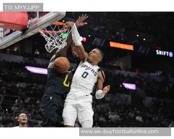 凯尔登约翰逊盛赞卡斯尔在关键时刻的表现为球队带来骄傲与信心